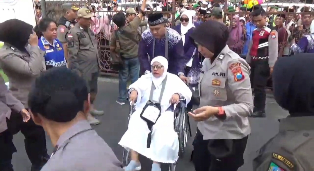 Dominasi Lansia, Pemberangkatan Haji Jombang 2025 Penuh Haru