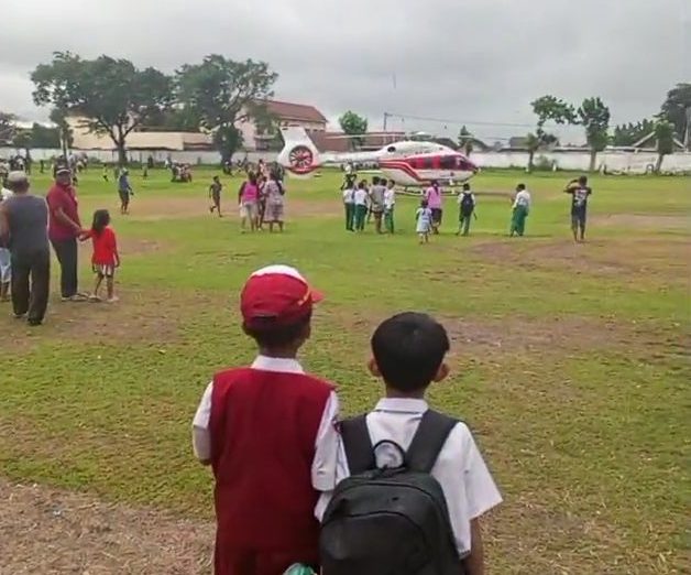 Bikin Warga Heboh! Helikopter Milik PT Gudang Garam Mendarat Darurat di Jombang