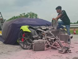 Mobil Mewah Lamborghini Tabrak Suzuki Ignis di Tol Jombang–Mojokerto, Dua Orang Terluka!