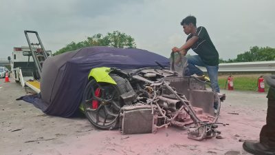 Mobil Mewah Lamborghini Tabrak Suzuki Ignis di Tol Jombang–Mojokerto, Dua Orang Terluka!
