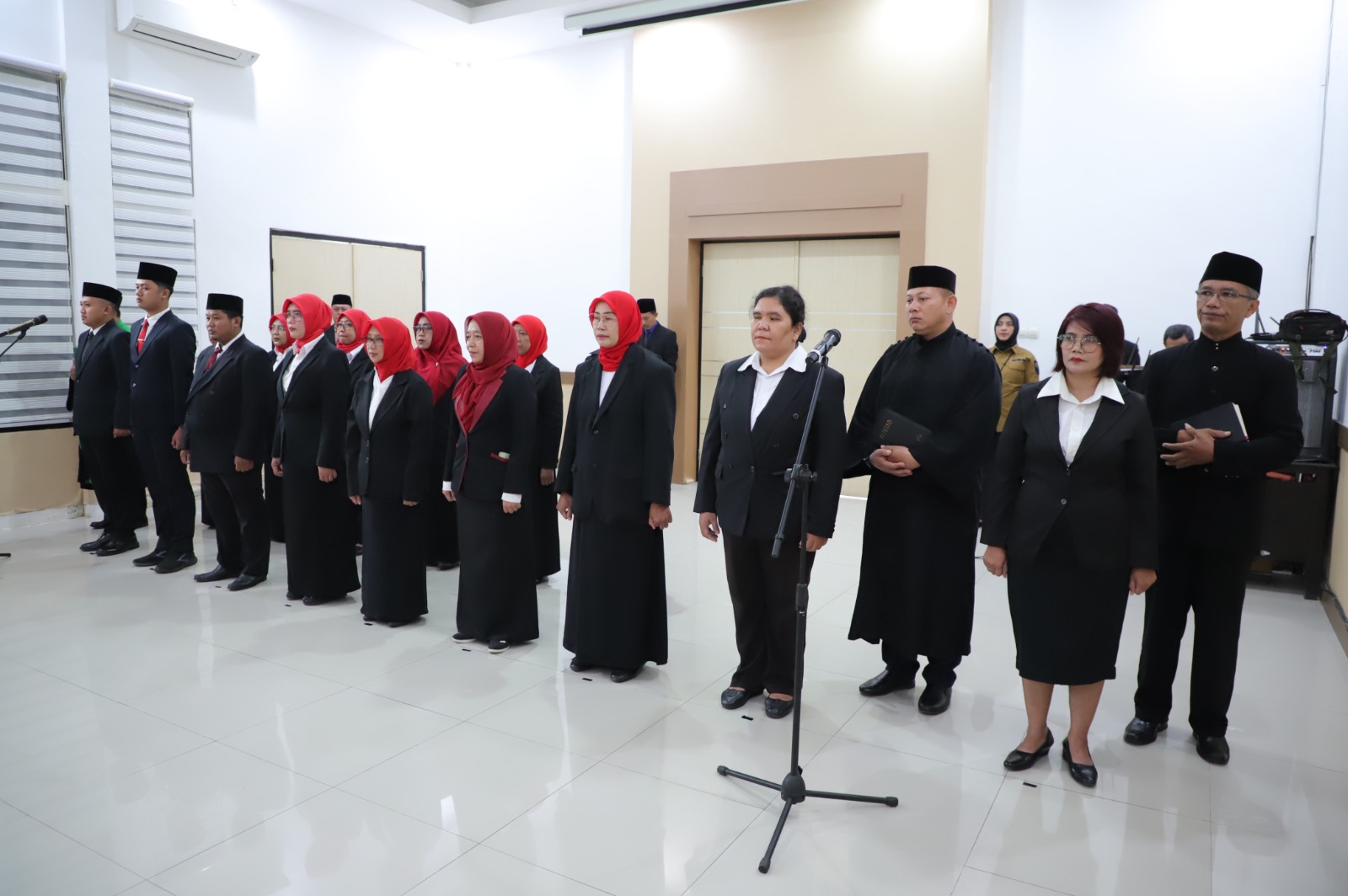 15 Pejabat Fungsional Dilantik, Bupati Jombang Tekankan Integritas dan Dedikasi