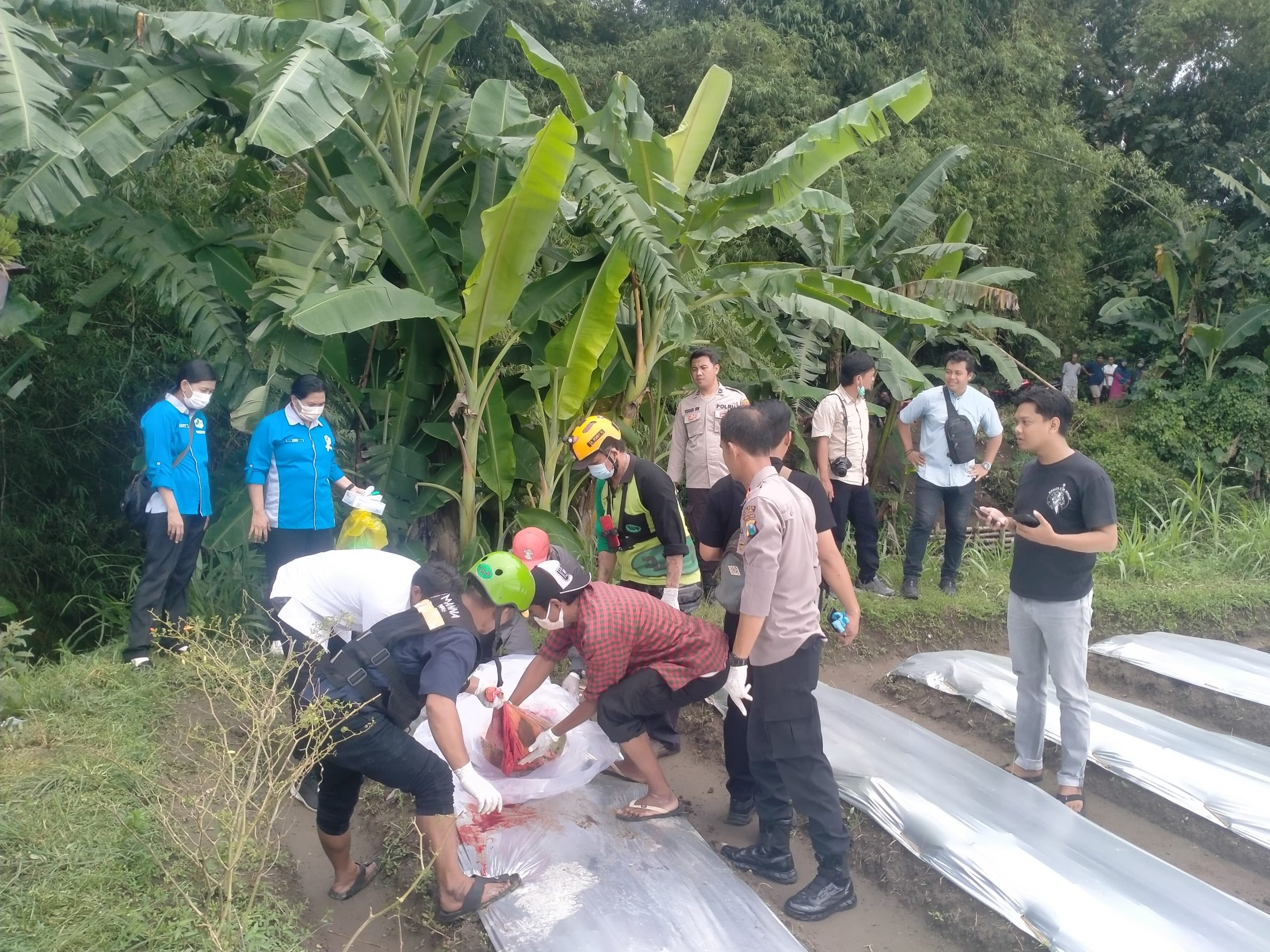 Mayat Perempuan Tanpa Identitas Tersangkut Batu di Sungai Pare, Warga Geger