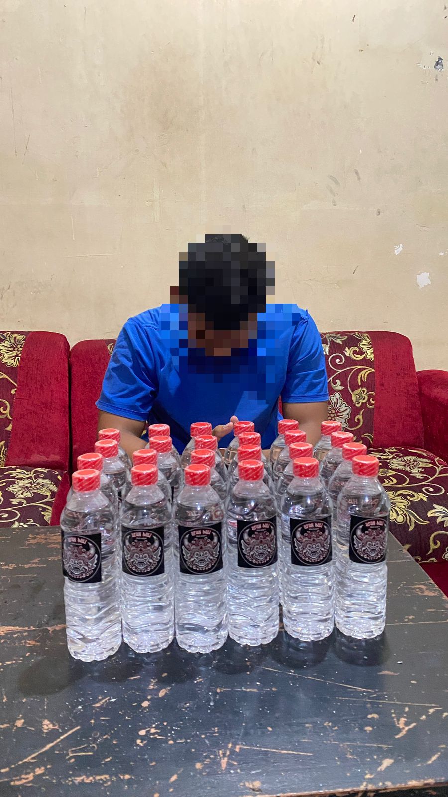 Ratusan Botol Miras Ilegal Diamankan, Polisi Bongkar Modus Jualan Lewat Media Sosial