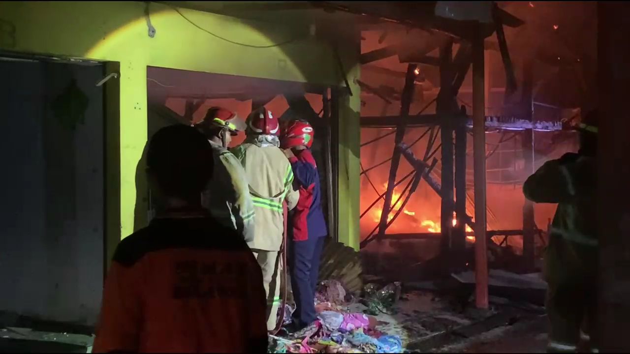 Enam Ruko di Pasar Kliwon Mojoduwur Jombang Ludes Terbakar, Warga: Belum Pernah Seperti Ini