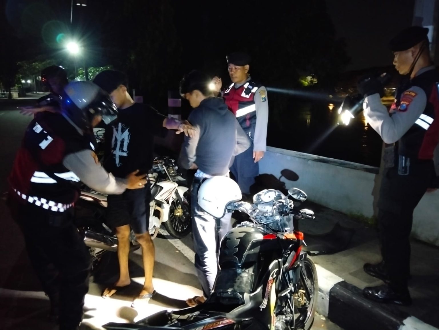 Polres Kediri Kota Bubarkan Remaja Nongkrong Saat Patroli Dini Hari