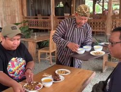 Kuliner Unik Sate Kronyos Ramaikan Warung Joglo Jombang