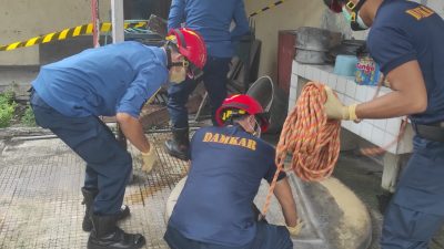 Evakuasi Nenek Tercebur Sumur di Kediri Terkendala Mulut Sumur Sempit