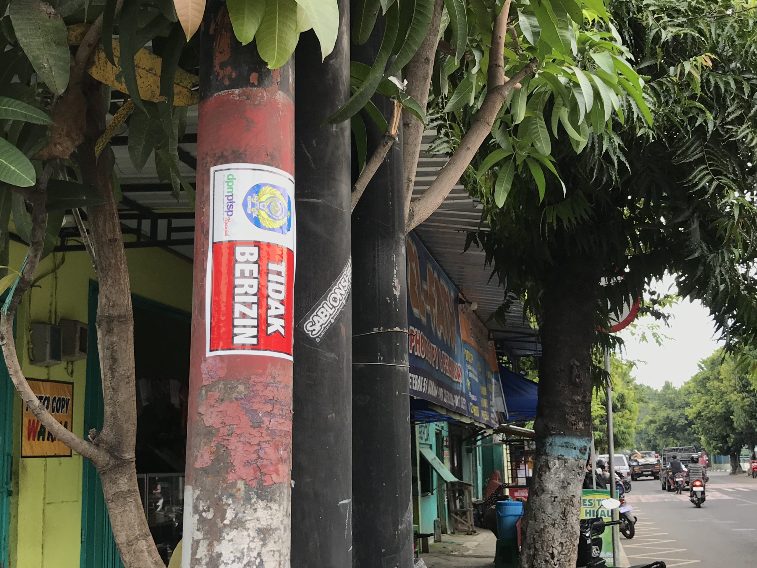 Satpol PP Nganjuk Bidik 40 Titik Baru, Tertibkan Tiang Provider Tak Berizin