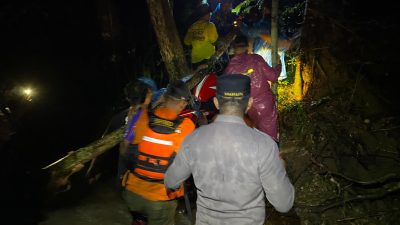 Dua Remaja Terseret Luapan Arus Sungai di Tulungagung, Pencarian Korban Wanita Masih Berlanjut!