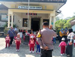 Anak-Anak Tapos Blabak Kunjungi Polsek Kandat, Belajar Dekat dengan Polisi