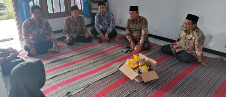 Kepala Kemenag Kabupaten Kediri Takziah ke Rumah CJH yang Meninggal di Tanah Suci