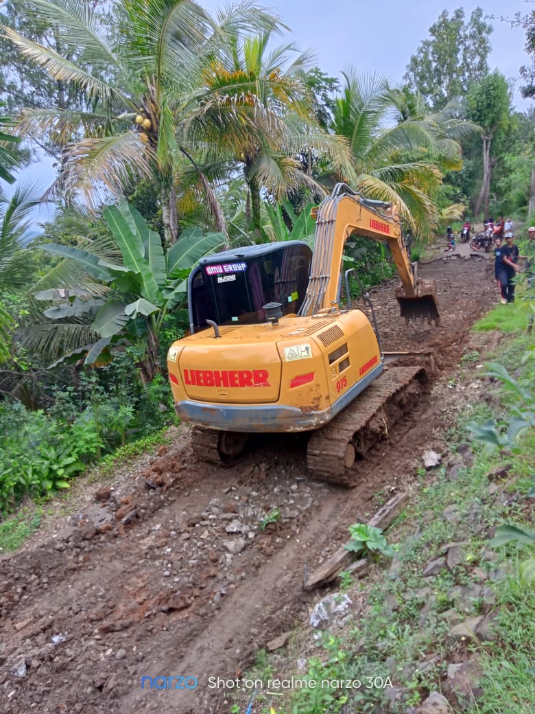 BPBD Kediri Kerahkan Alat Berat untuk Tangani Longsor di Ngetrep dan Petungroto