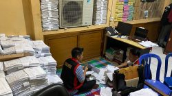 Kejari Ponorogo Geledah Kantor Dispendukcapil, Sita Dua Kontainer Dokumen Terkait Kredit Fiktif