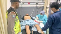 Kecelakaan di Kandat, Dua Pemuda Terluka Setelah Motor Selip dan Tabrak Truk