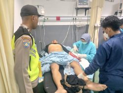 Kecelakaan di Kandat, Dua Pemuda Terluka Setelah Motor Selip dan Tabrak Truk