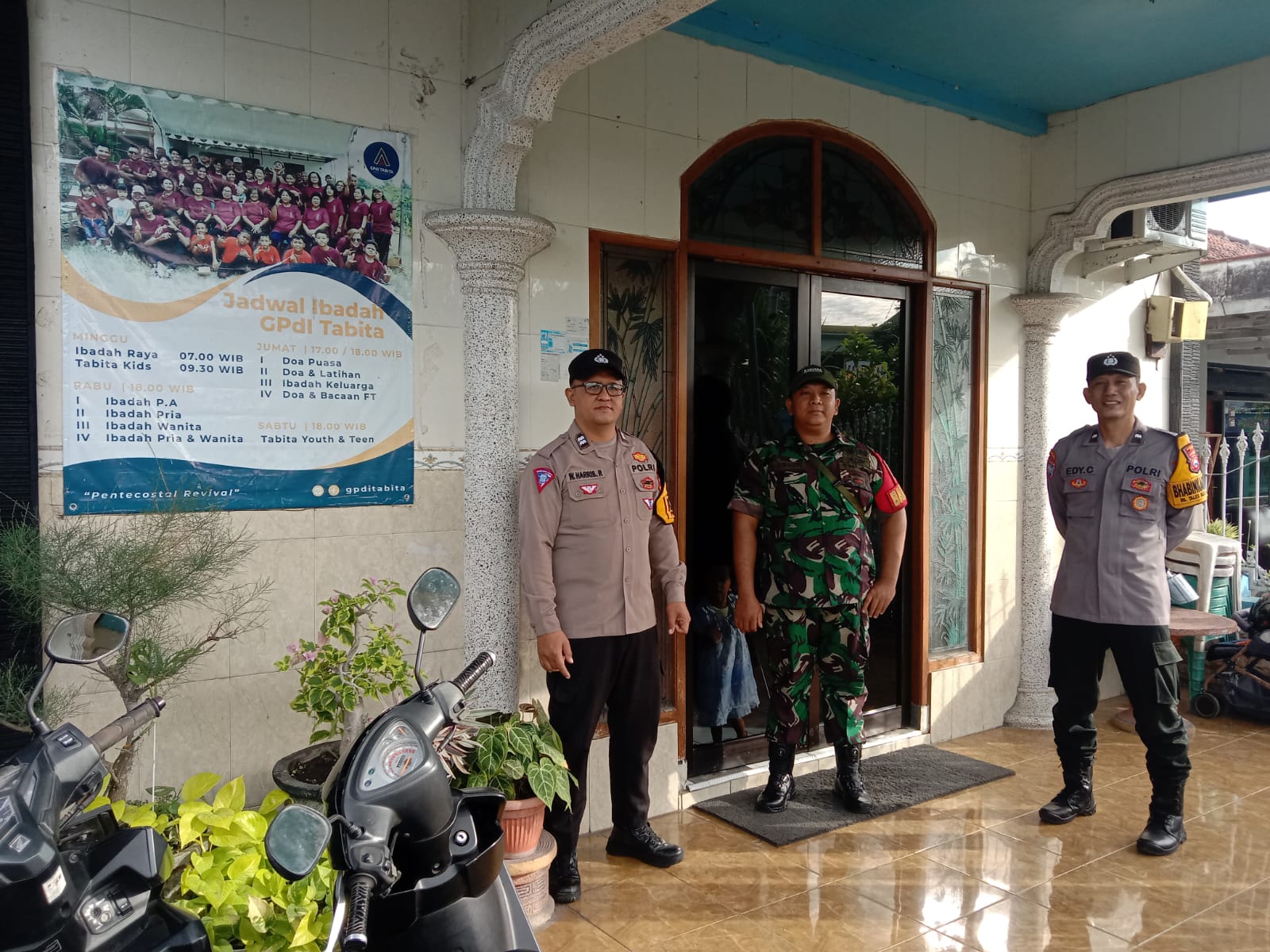 Aparat Gabungan Amankan Ibadah Paskah di Gereja Maranatha Ngadiluwih