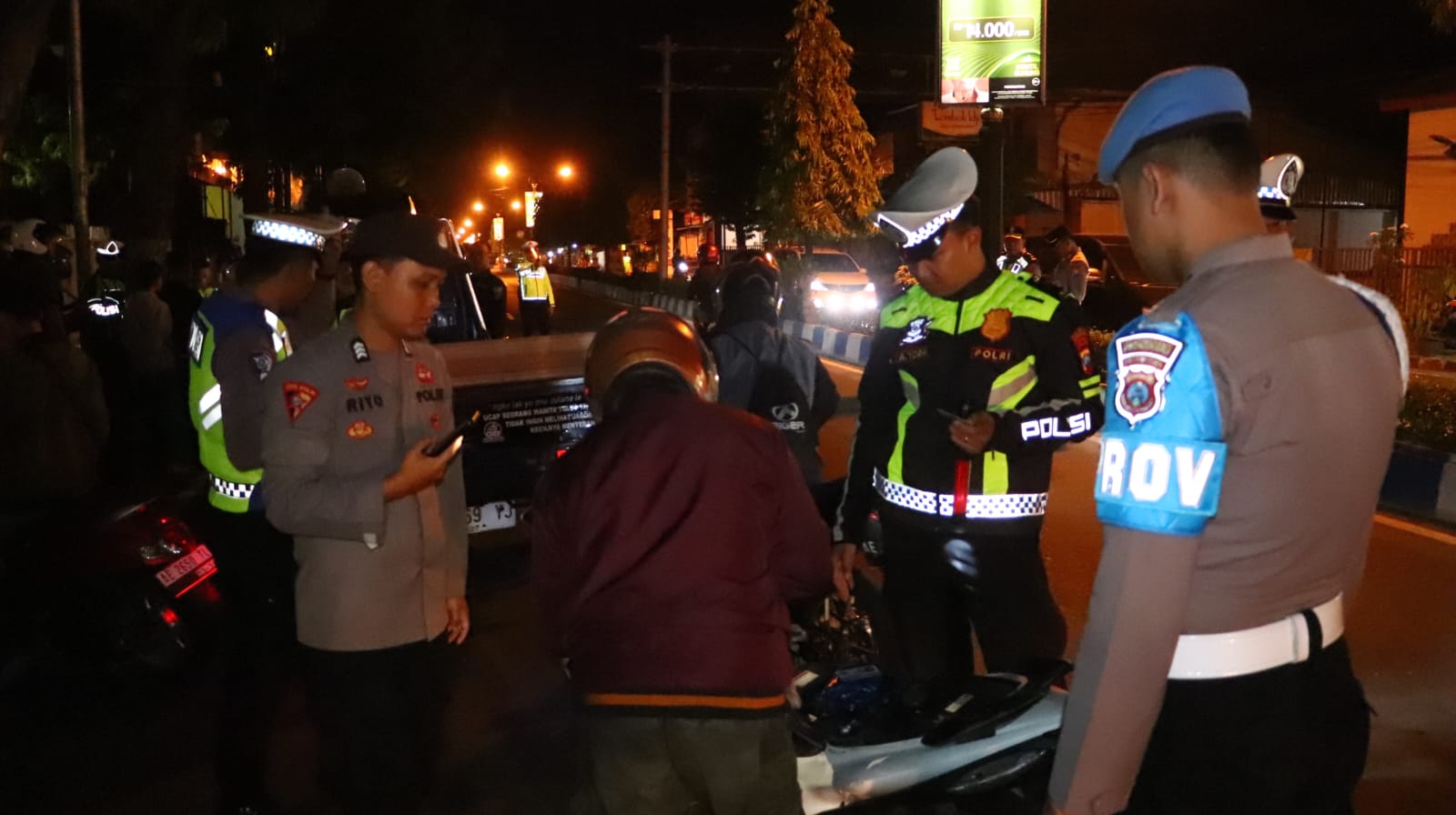 Polres Ponorogo Lakukan Razia Malam, Tegas Tindak Balap Liar dan Aksi Preman