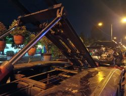 Laka Beruntun Libatkan Tiga Kendaraan di Jalan Ahmad Yani Kediri, Satu Mobil Avanza Alami Kerusakan Parah