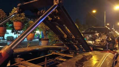 Laka Beruntun Libatkan Tiga Kendaraan di Jalan Ahmad Yani Kediri, Satu Mobil Avanza Alami Kerusakan Parah