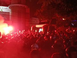 Persik Mania Sambut Kemenangan Macan Putih dengan Konvoi Meriah Hingga Perbatasan