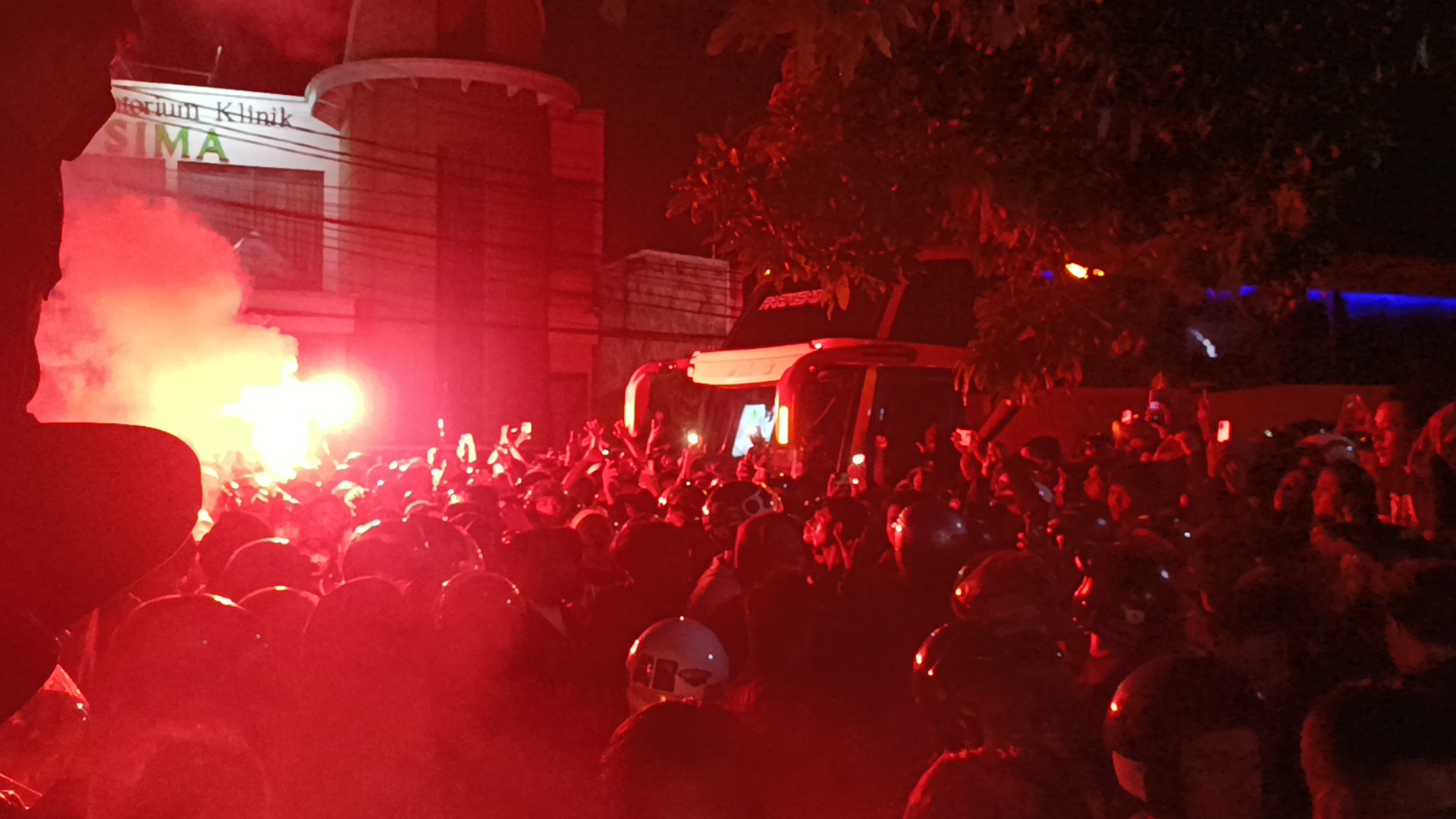 Persik Mania Sambut Kemenangan Macan Putih dengan Konvoi Meriah Hingga Perbatasan