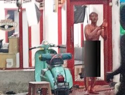 Diduga Depresi! Pria Ini Ngamuk di Barbershop Tulungagung Sambil Telanjang