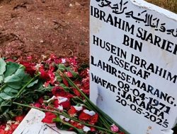 Najwa Shihab Bagikan Foto Pemakaman Sang Suami: Ibrahim Adalah Penunjuk Arah… 