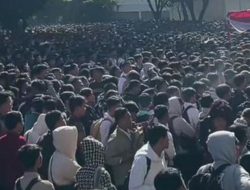 Viral! Lautan Manusia di Job Fair Bekasi Rebutkan 2.500 Lowongan, Cermin Krisis Lapangan Kerja?
