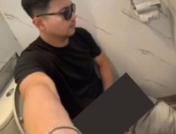Viral Pria Foto Selfie Tak Senonoh di WC Kereta Api, Admin PT KAI Ikut Angkat Bicara!
