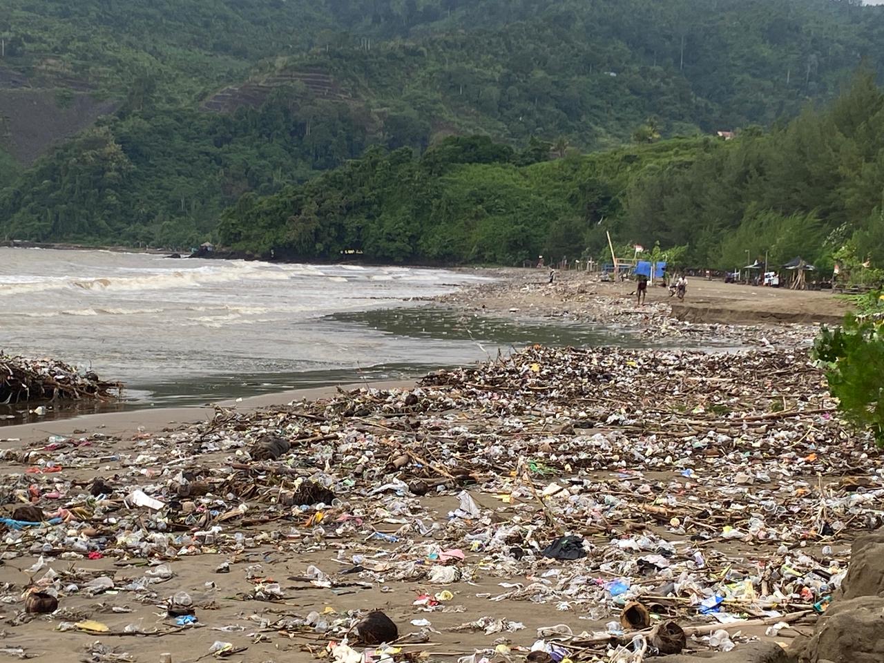 Ini 5 Pantai Tulungagung yang Sering Dipenuhi Sampah, Kesadaran Warga dan Pengawasan Masih Minim!