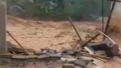 Diguyur Hujan Deras, Kali Bruno di Mojo Kembali Meluap ke Jalan