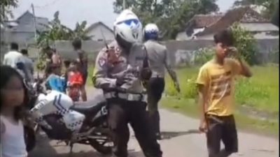 Kasatlantas Klarifikasi Video Viral di Tulungagung: Polisi Tidak Menabrak Warga