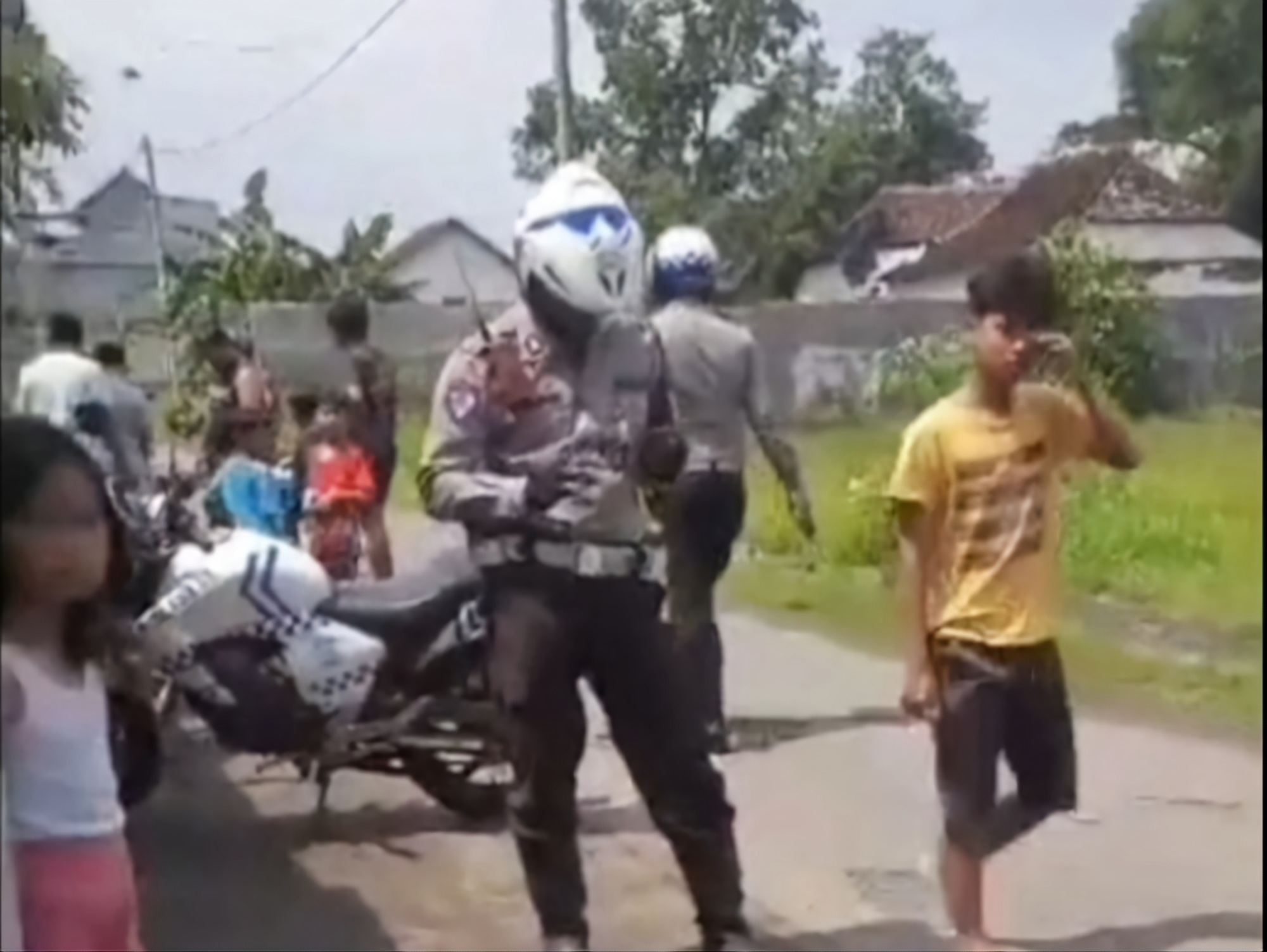 Kasatlantas Klarifikasi Video Viral di Tulungagung: Polisi Tidak Menabrak Warga