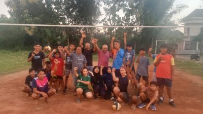 Lurah Tosaren Apresiasi Semangat Pemuda Cakarsi Lewat Kegiatan Bola Voli