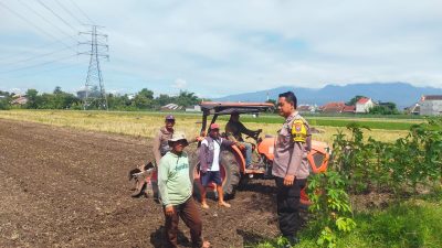 Lewat Program “Polisi Sobo Sawah”, Aipda Andrey Ajak Petani Prasojo Tingkatkan Ketahanan Pangan