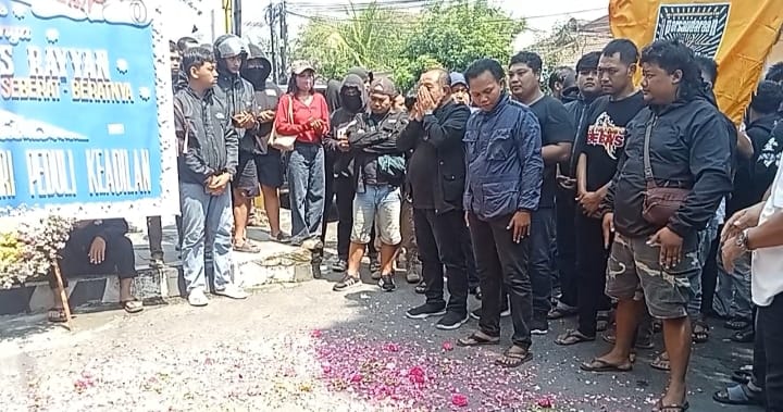 Tuntut Keadilan untuk Rayyan, Ratusan Warga Kepung PN Kabupaten Kediri