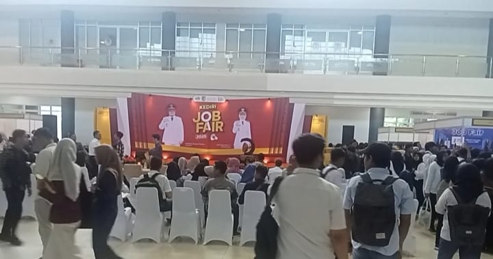 Job Fair 2025 di Kabupaten Kediri Diserbu Ribuan Pencari Kerja, Pemkab Tunjukkan Komitmen Serius Turunkan Angka  Pengangguran