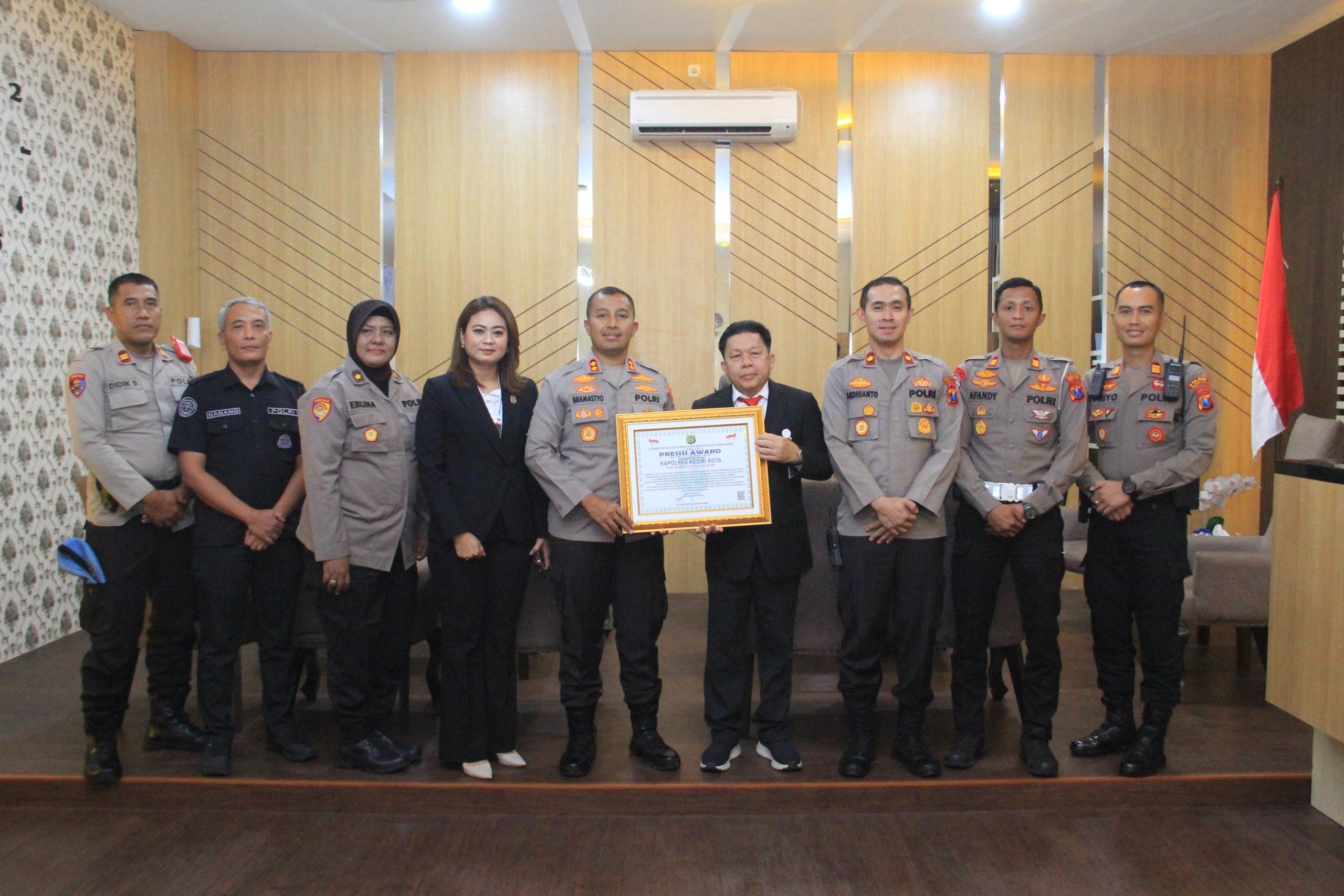 AKBP Bramastyo Terima Presisi Award, Program Cangkrukan Kamtibmas Tuai Penghargaan Nasional