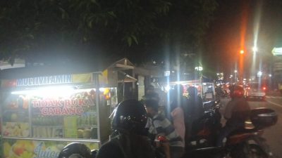 Suliadi Bertahan Jualan Juice di Tengah Gempuran Minuman Kekinian dan Cuaca Ekstrem