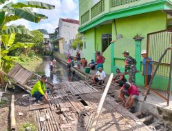 Warga Pesantren dan Koramil 0809/02 Gelar Kerja Bakti Massal, Wujudkan Lingkungan Sehat dan Bersih