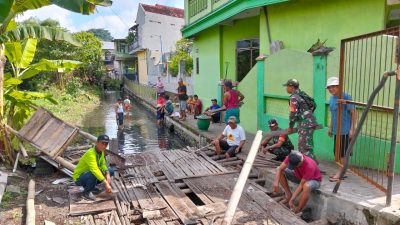Warga Pesantren dan Koramil 0809/02 Gelar Kerja Bakti Massal, Wujudkan Lingkungan Sehat dan Bersih