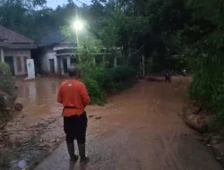 Banjir Bandang Hantam Mojo Kediri, Lansia Hilang, Rumah Hancur, Belasan Ternak Hanyut