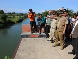 Kepala BNPB Tinjau Kerusakan Infrastruktur Pascabencana di Padang Pariaman