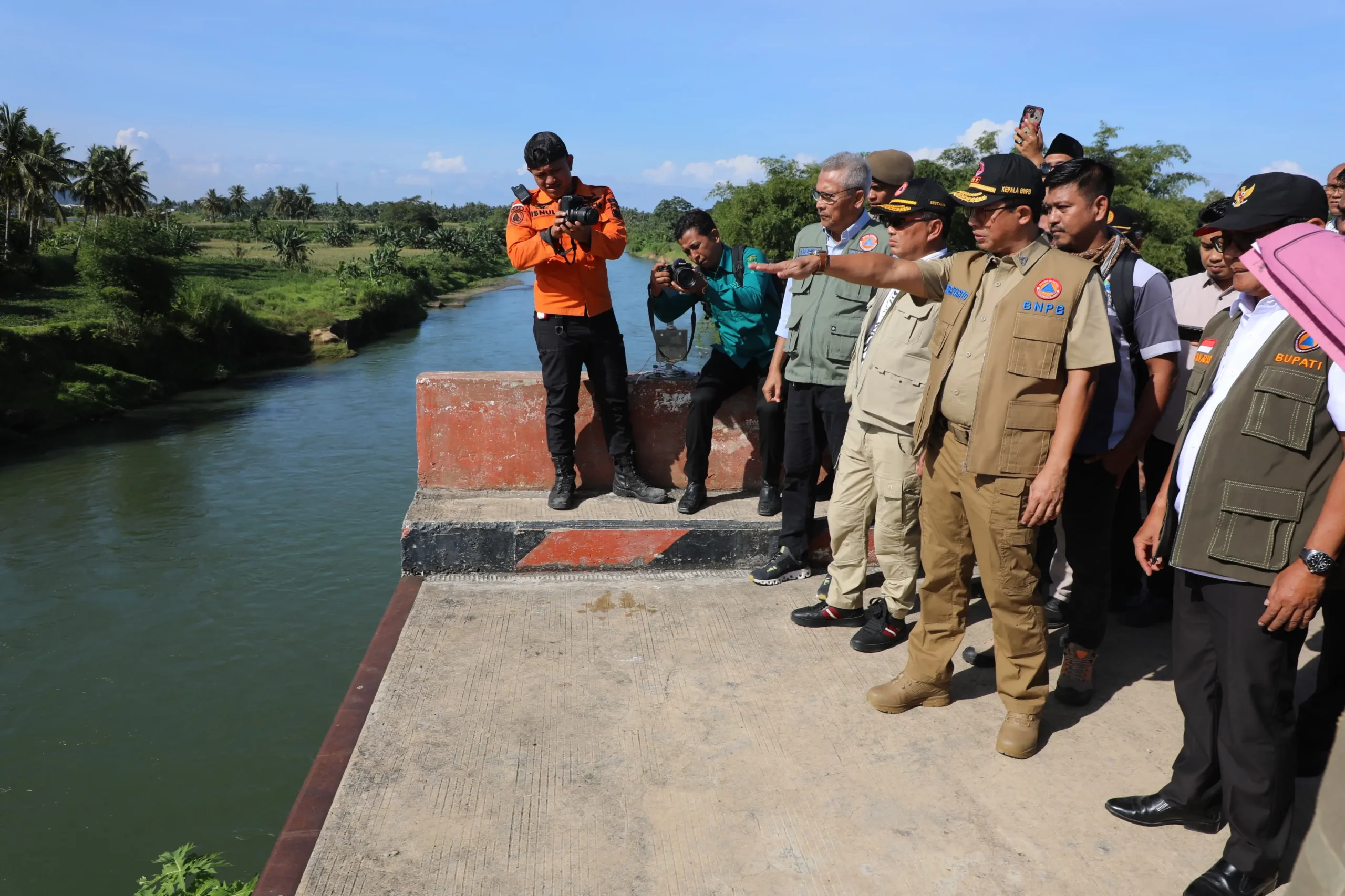 Kepala BNPB Tinjau Kerusakan Infrastruktur Pascabencana di Padang Pariaman