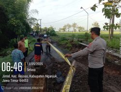 Akses Jalan Ambles di Rejoso, Warga Harus Lewat Jalur Alternatif