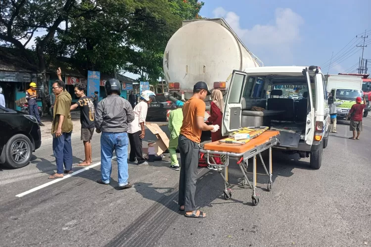 Kecelakaan Tragis di Jalur Lamongan–Babat: Suami Tewas Terlindas Truk, Istri Alami Luka Serius