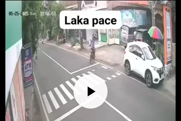 Terekam CCTV, Kecelakaan Beruntun di Pace Libatkan Tiga Pengendara, Seluruh Korban Dirawat di RS Bhayangkara Nganjuk