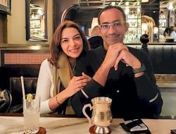 Bukan Kisah di Drakor! Ini Perjalanan Cinta Najwa Shihab dan Suaminya yang Baru Saja Berpulang