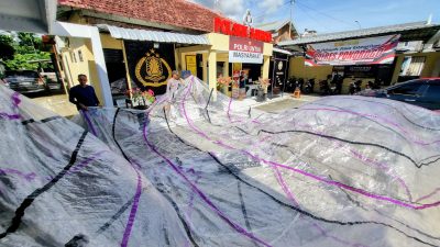 Balon udara yang berhasil diamankan dan disita oleh anggota Polsek Sawoo