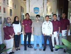 WNA Asal Filipina yang Langgar Aturan Imigrasi Diserahkan ke Rudenim Surabaya oleh Imigrasi Kediri